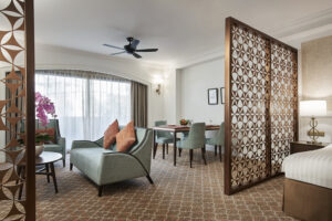 Spacious family room at Rendezvous Orchard with comfortable seating and a cozy atmosphere.
