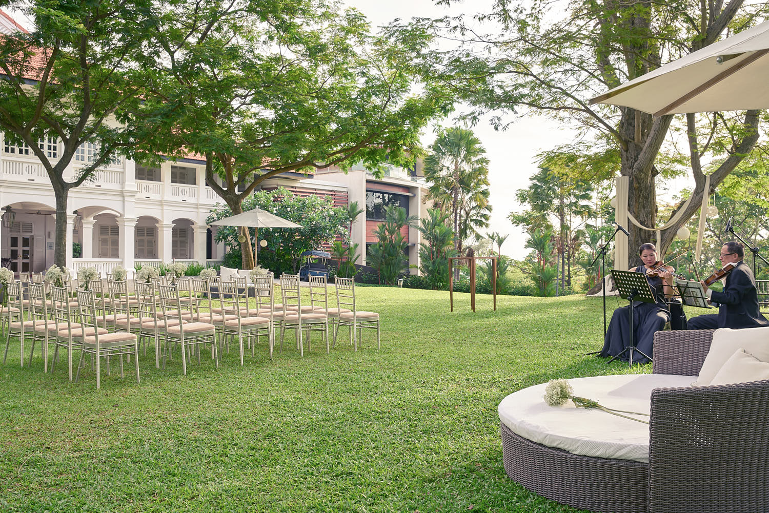 Capella outdoor wedding space featuring elegant décor, live music, and a natural landscape.