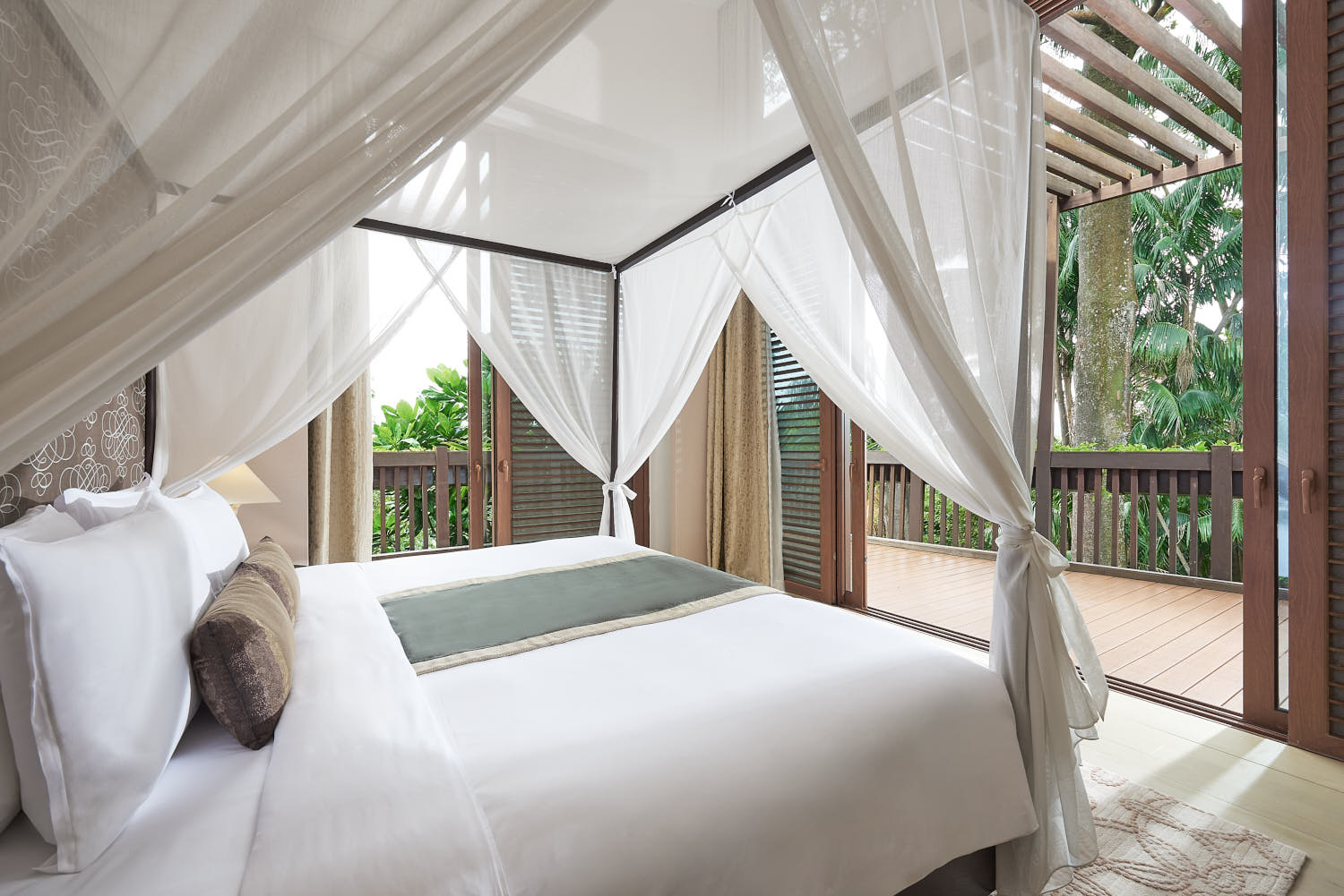 Spacious and elegant Equarius TreeTop Lofts room featuring contemporary decor, cozy bedding, and scenic views of lush landscapes.